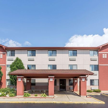 Super 8 By Wyndham St. Charles Hotel Saint Charles Exterior foto
