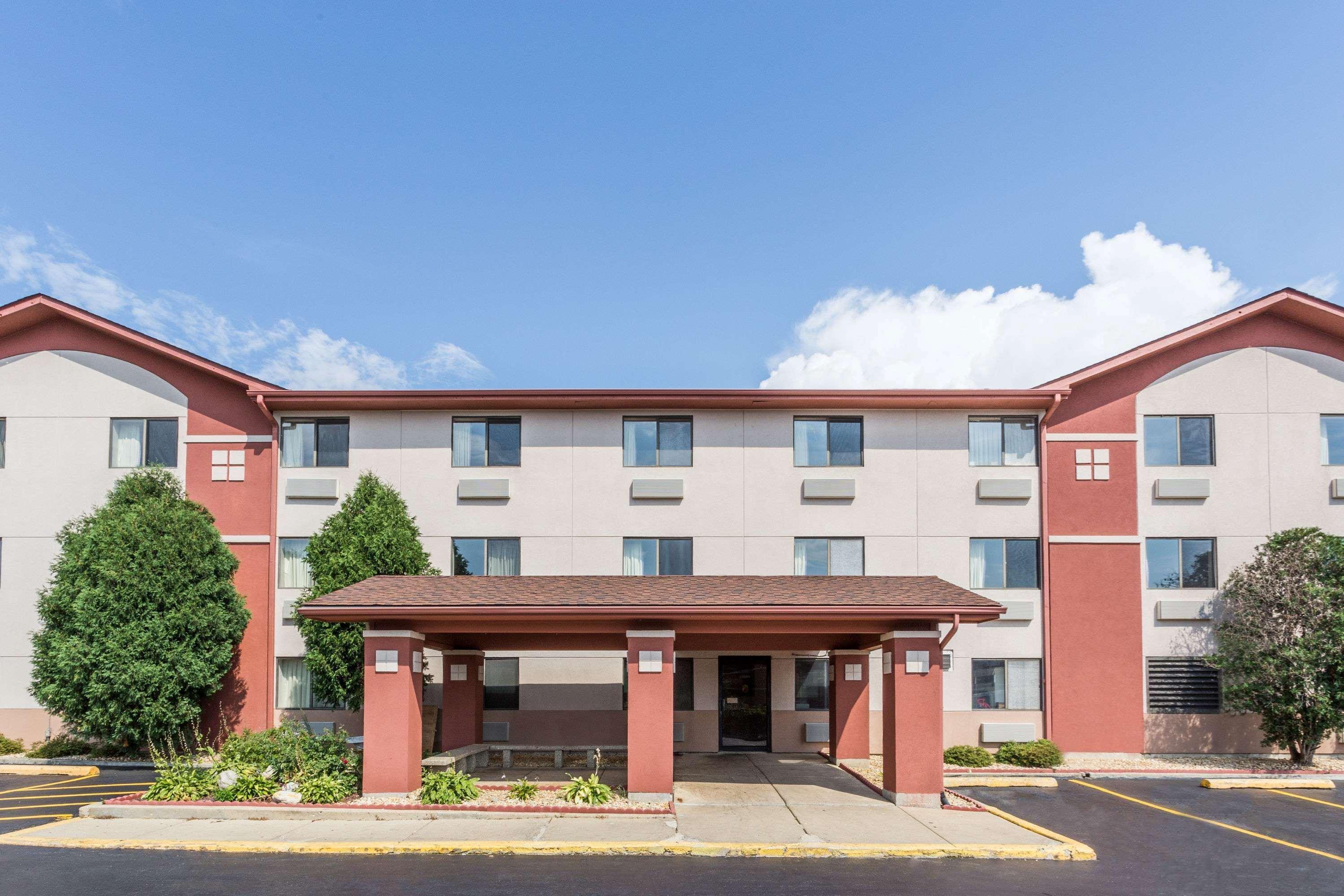 Super 8 By Wyndham St. Charles Hotel Saint Charles Exterior foto
