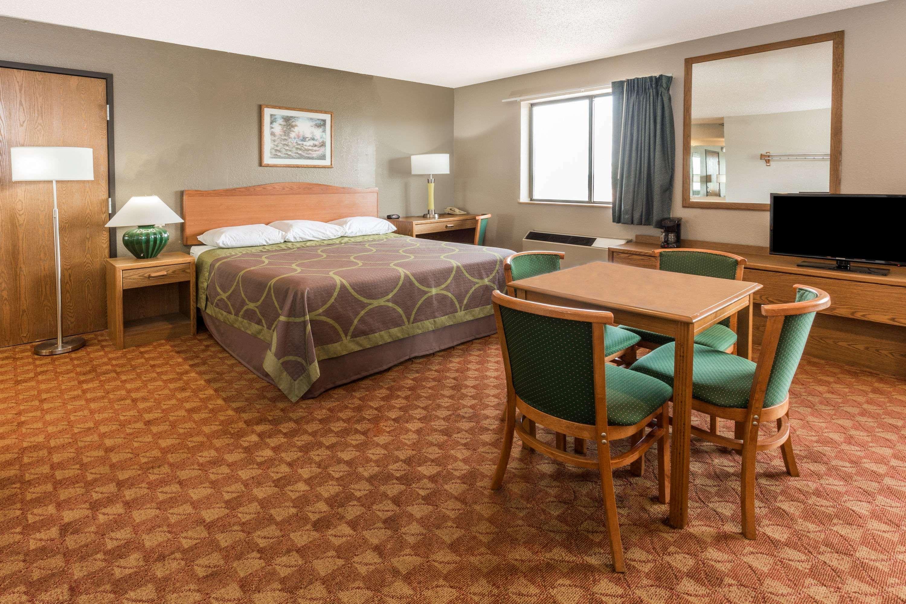 Super 8 By Wyndham St. Charles Hotel Saint Charles Exterior foto