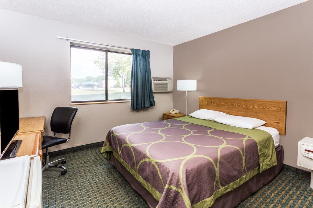 Super 8 By Wyndham St. Charles Hotel Saint Charles Exterior foto